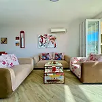 Luxury Diva Sea View Apartment, Bougainville Bay