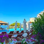 Luxury Diva Sea View Apartment, Bougainville Bay